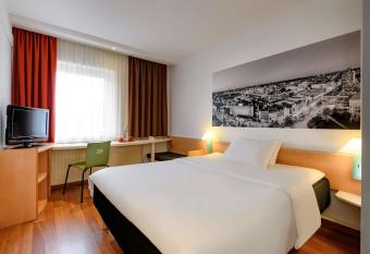 ibis Hotel Hannover Medical Park allows 18 year olds to book a room