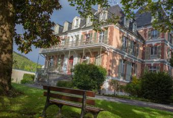 VILLA BONVOULOIR allows 18 year olds to book a room