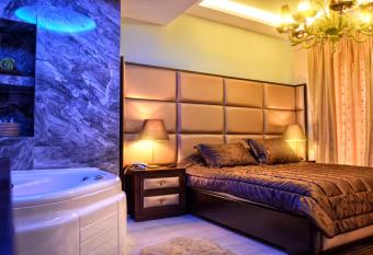 Orfeas Classic allows 18 year olds to book a room