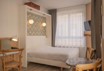 CALM Appart  & Hostel allows 18 year olds to book a room