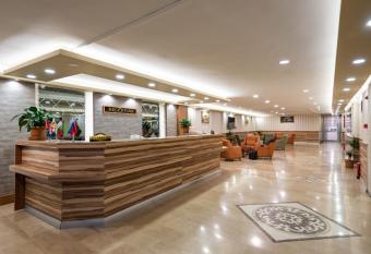 D  NAR HOTEL allows 18 year olds to book a room