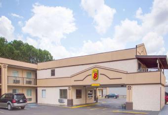 Super 8 by Wyndham Monticello AR has Smoking rooms