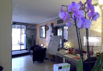 Hotel De La Bastide allows 18 year olds to book a room