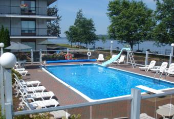 Motel Panoramique allows 18 year olds to book a room