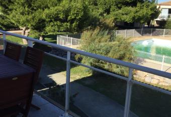 T 3 appart les jardins du ph  bus allows 18 year olds to book a room