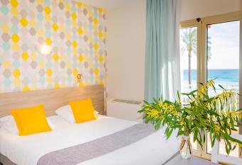 Hotel et Appartements Reine D Azur has Balcony rooms