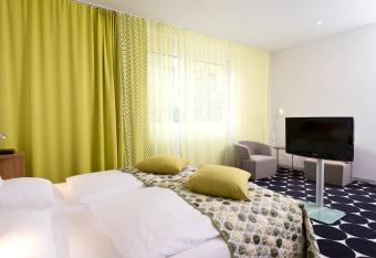 Tryp by Wyndham Frankfurt allows 18 year olds to book a room