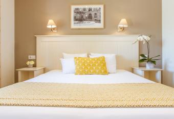 Le Concorde allows 18 year olds to book a room