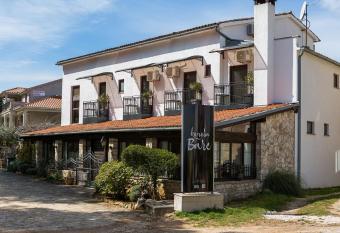 Apartments Vesna has Balcony rooms