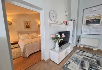 Apartments Ragusa allows 18 year olds to book a room