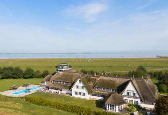 Hotel und Spa Lundenbergsand allows 18 year olds to book a room