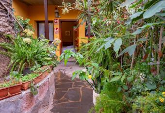 La Asomada del Gato allows 18 year olds to book a room