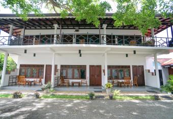 Surf Sea Breeze Apartments has Balcony rooms