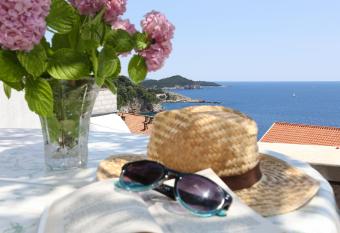 Rooms Cvetka allows 18 year olds to book a room