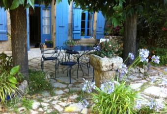 Aux Pots Bleus allows 18 year olds to book a room