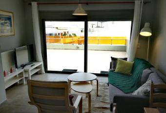 Spacious and Modern Downtown Apartment allows 18 year olds to book a room