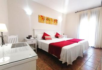 Hotel Medina de Toledo allows 18 year olds to book a room