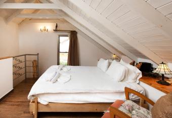 Vitrage Holiday Village and Spa has rooms with a private hot tub