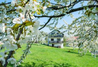 House   pehar has Balcony rooms