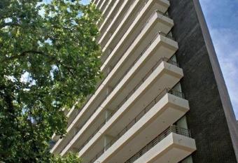 Apart Versalles allows 18 year olds to book a room