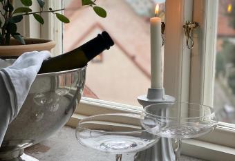 Kalk Hotel allows 18 year olds to book a room