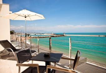 Villa Azur has Balcony rooms