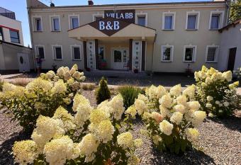 Villa BB samozameldowanie allows 18 year olds to book a room