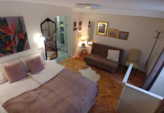 Apartment Miris Dunja allows 18 year olds to book a room