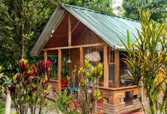 Hoster  a los Cedros de Mindo has Balcony rooms