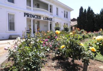 Princes Lodge Motel allows 18 year olds to book a room