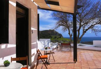 Little Lindos Sea View Studios allows 18 year olds to book a room