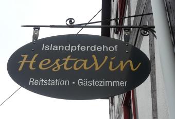 Hestavin Bed & Breakfast has rooms with a private hot tub