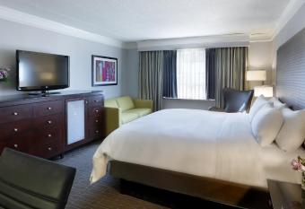 Hilton Mystic has rooms with a private hot tub