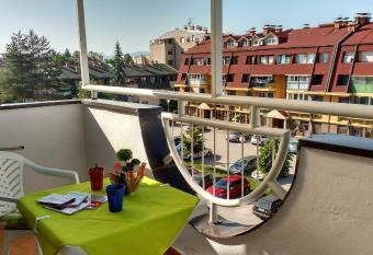 Cozy Dream Apartment has Balcony rooms