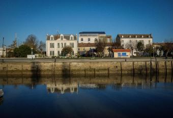 Le Domaine du Meunier has Balcony rooms