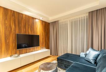 Marine Bli  ej Morza allows 18 year olds to book a room