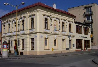 Victoria - Penzion & Restaurant allows 18 year olds to book a room