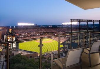 Hilton Baltimore Inner Harbor allows 18 year olds to book a room