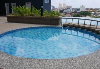 Amjad Homestay allows 18 year olds to book a room