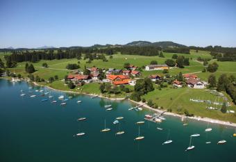 Seehotel und Appartements Schn  ller allows 18 year olds to book a room