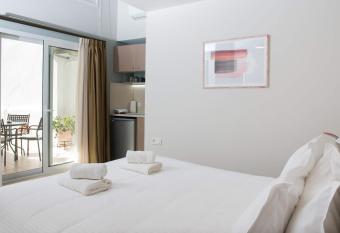 Stylish Studio Apartment - 8F House allows 18 year olds to book a room