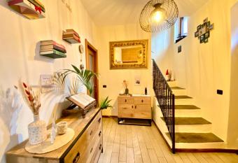 La Casa Del Poeta allows 18 year olds to book a room