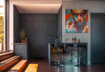 LUXURY penthouse with a sea view has rooms with a private hot tub