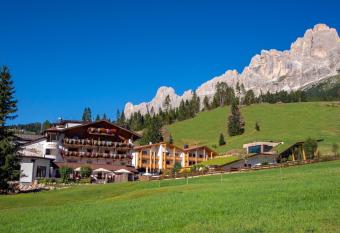 Moseralm Dolomiti Spa Resort has Balcony rooms