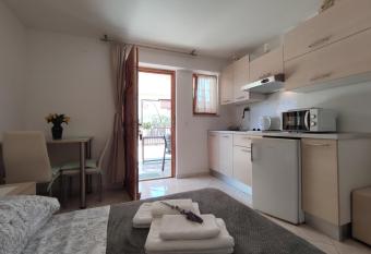 Apartmani Rita Studio has Balcony rooms