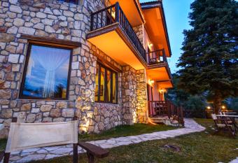 Voreio Selas has Balcony rooms