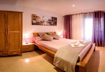 Parrot   s House has Balcony rooms