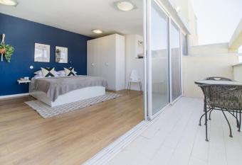 Ben Yehuda Rooftop Apartments allows 18 year olds to book a room