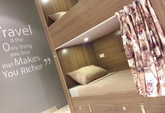 Tahrir Square Hostel has Balcony rooms