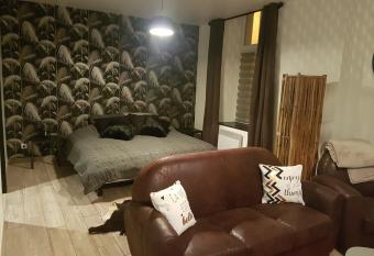 Residence Monsigny allows 18 year olds to book a room